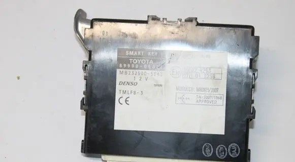 Toyota Avensis T270 Other control units/modules 8999005021