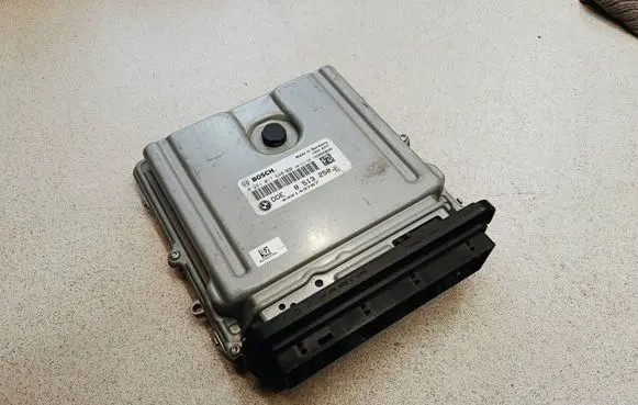 BMW 5 F10 F11 Engine control unit/module 8513250 0281017648 030143767