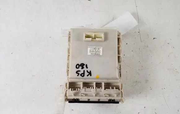 Toyota Auris 150 Fuse module 82730-02120