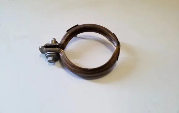 Land Rover Evoque II Muffler pipe connector clamp M8D29K424BB