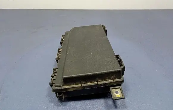 Opel Zafira B Fuse box set 13206748