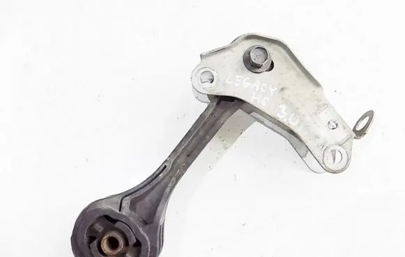 Subaru Legacy Engine mount bracket