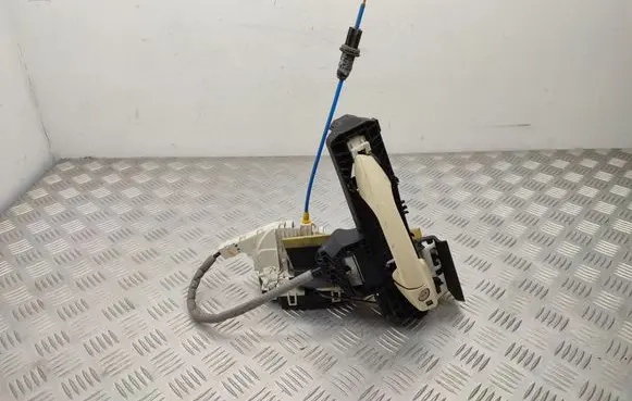 Mercedes-Benz E W212 Front door lock A2047201535