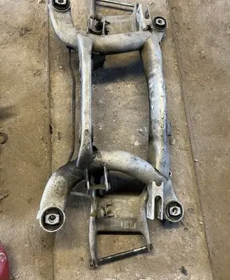 BMW 5 E39 Rear subframe 280627330 2806273305