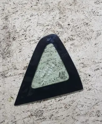 Nissan Qashqai Front triangle window/glass 