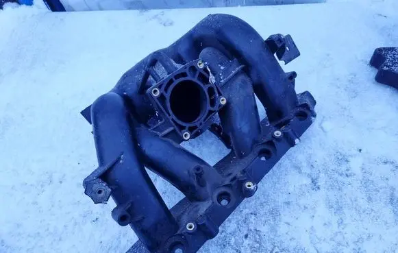 Ford Mondeo MK I Intake manifold 938f9424ne