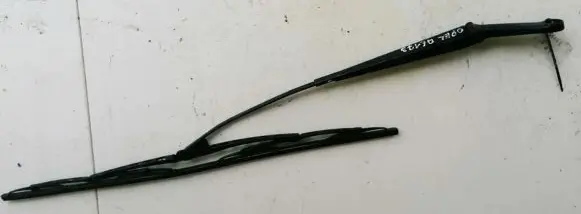 Opel Zafira A Front wiper blade arm 90582557LH