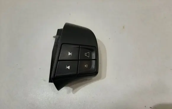 Steering wheel buttons/switches