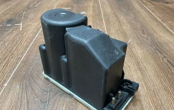 Mercedes-Benz E W124 Central locking vacuum pump 1248001448
