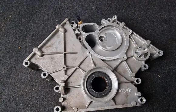 BMW 5 G30 G31 G38 Timing chain cover 7649037 18094610