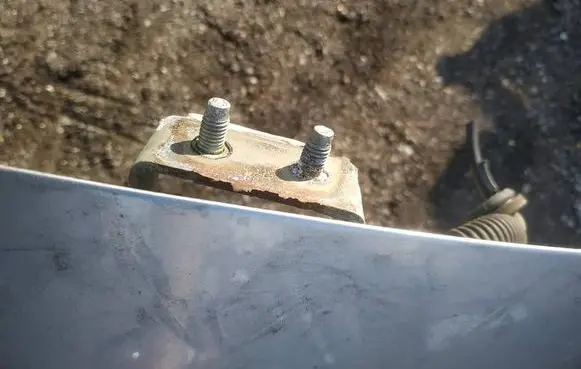 Nissan Primera Tailgate/trunk/boot hinge
