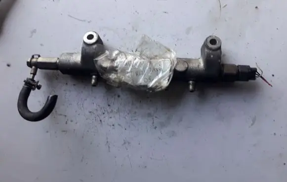 Nissan X-Trail T30 Fuel distributor 