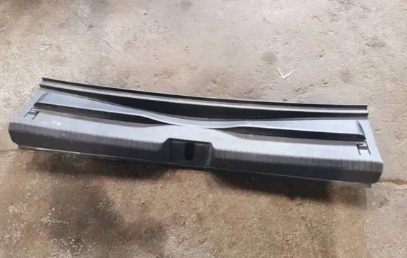 Trunk/boot sill cover protection