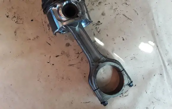 Citroen C3 Picasso Piston with connecting rod 619