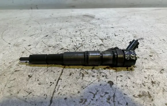 BMW 5 E39 Fuel injector 0445110047 7785984