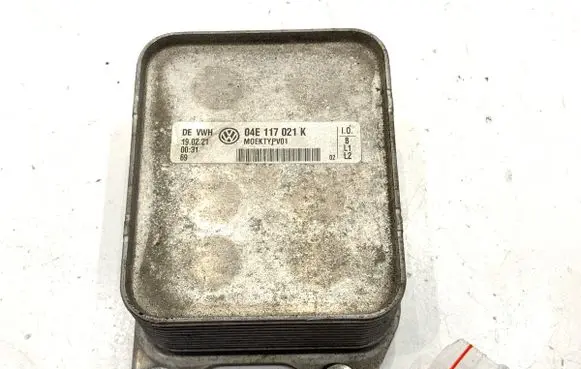 Volkswagen Touran III Engine oil radiator 04E117021K