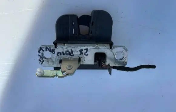 Volkswagen Polo IV 9N3 Tailgate/trunk/boot lock/catch/latch 6Q6827505e