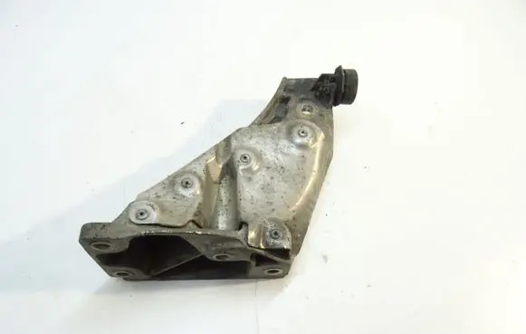 BMW X5 E70 Engine mounting bracket 6772680