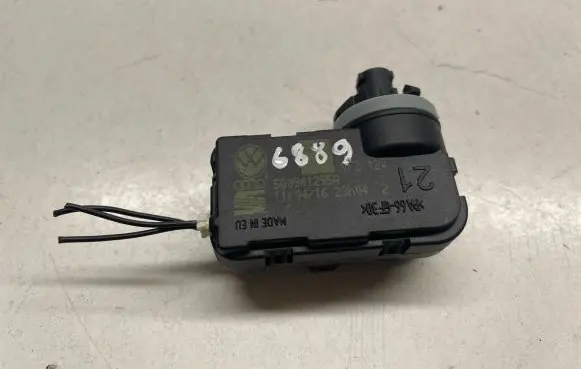 Skoda Fabia Mk2 (5J) Headlight level adjustment motor 5G0941295A