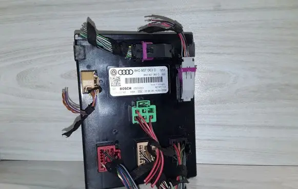 Audi A4 S4 B8 8K Comfort/convenience module F005V00749 8K0907063D 05022001