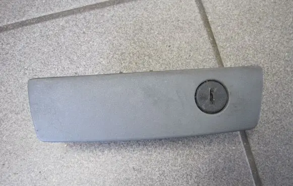 Chrysler 300 - 300C Glove box handle 5JM55TRMAB