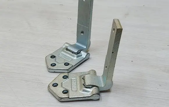 Volkswagen Caddy Rear door lower hinge 2K0827152C E592 27414