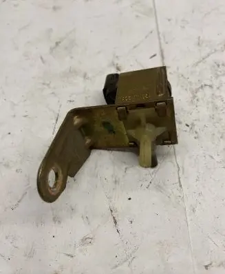 Audi A6 S6 C4 4A Turbo solenoid valve 437906283A