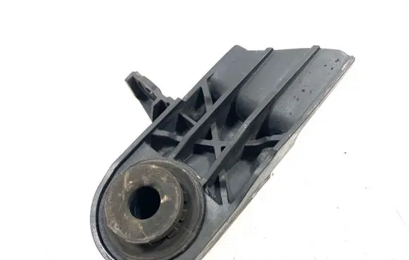 KIA Sorento Radiator mount bracket DM271