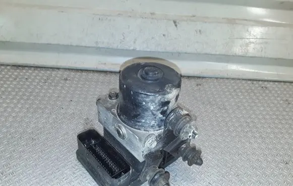 Volkswagen Golf V ABS Pump 1K0907379AC 00005305H0