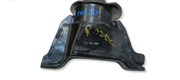 Honda CR-V Engine mounting bracket 