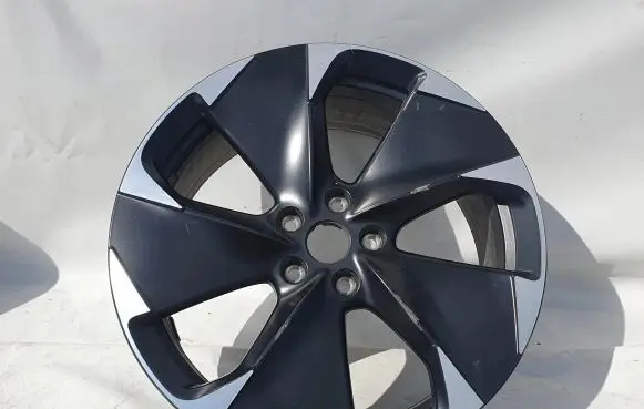 Cupra Born R19 alloy rim 