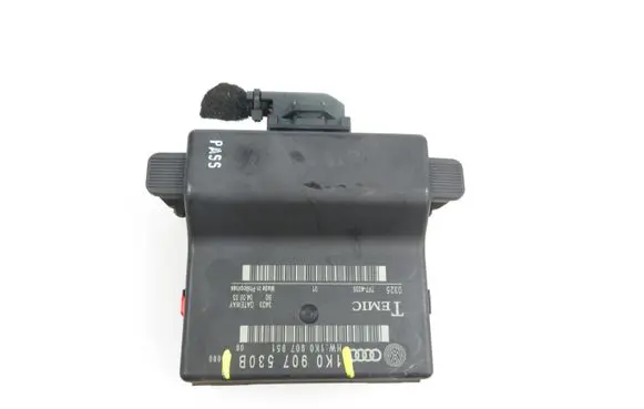 Audi A3 S3 8P Gateway control module 1K0907530B