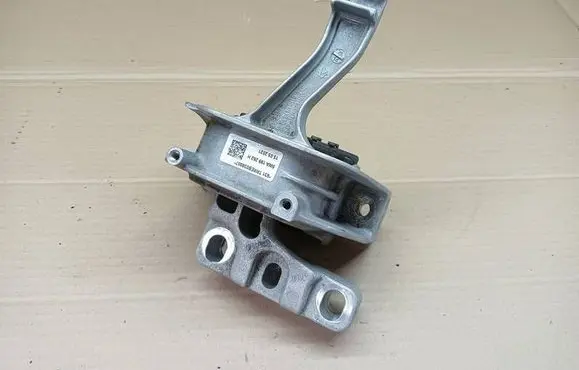 Skoda Octavia Mk4 Engine mount bracket 5WA199262H 15052021