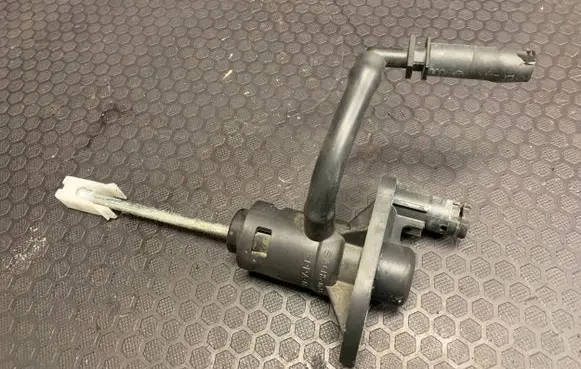 Audi A4 S4 B7 8E 8H Clutch master cylinder 8E1721401AJ