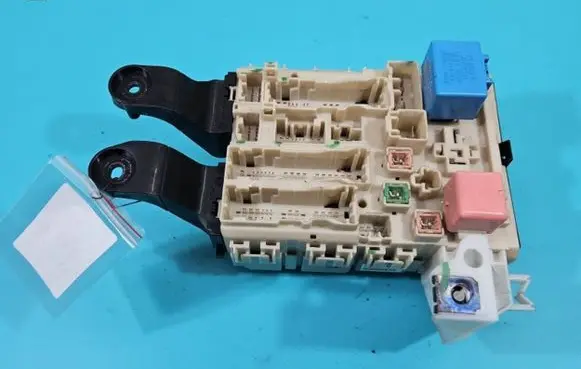 Toyota Avensis T270 Fuse box set 82730-05140-C IMPRK1377089