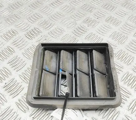 Jeep Grand Cherokee Quarter panel pressure vent 05058643AA