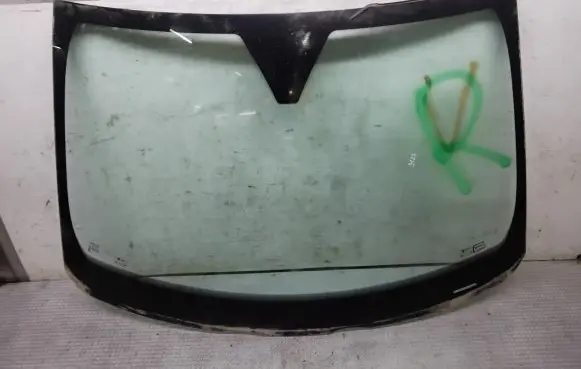 Volvo V50 Front windscreen/windshield window 