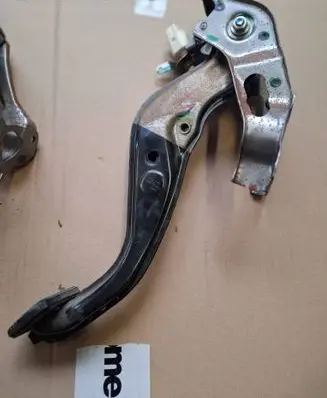 Toyota Yaris Brake pedal 1825B