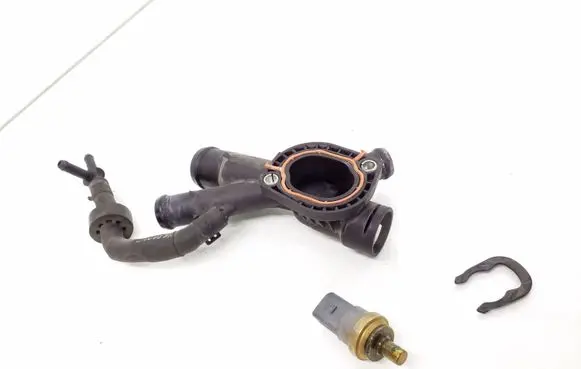 Volkswagen PASSAT B7 Engine coolant pipe/hose 03L121131A 06A919501A