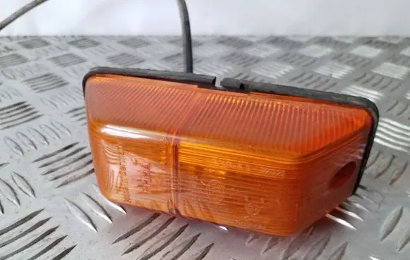 Mercedes-Benz Sprinter W901 W902 W903 W904 Front fender indicator light