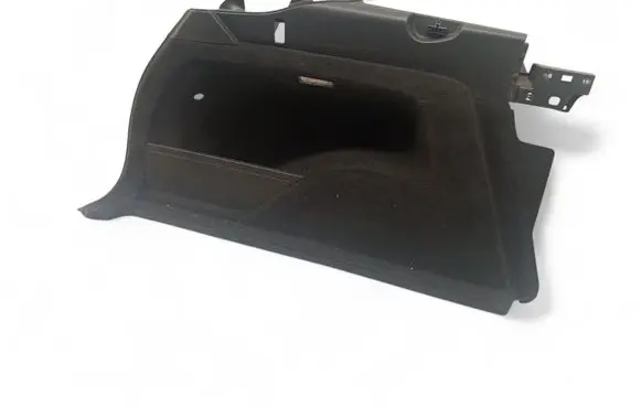 Volkswagen Touareg II Trunk/boot lower side trim panel 7P6867037