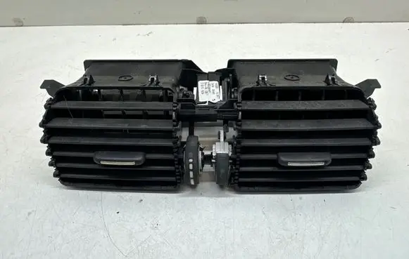 Volvo XC60 Dash center air vent grill 06777001