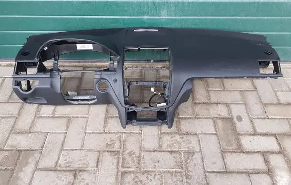 Mercedes-Benz C W204 Dashboard 305428499AE 037349100