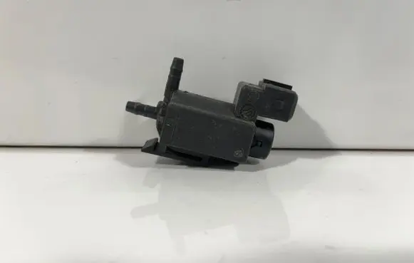 Volvo XC90 Vacuum valve 30611668 72224010