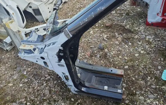 Nissan Juke I F15 Front sill (body part) 