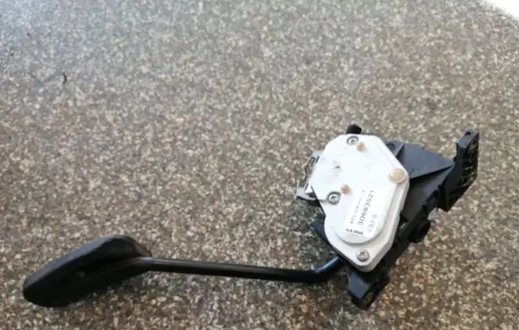 Volvo XC90 Accelerator throttle pedal 30683521