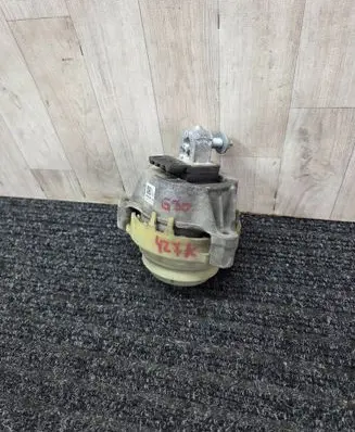 Engine mount bracket