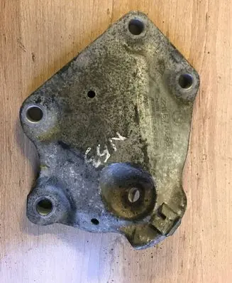 BMW 5 E60 E61 Engine mounting bracket 6776669 24168110