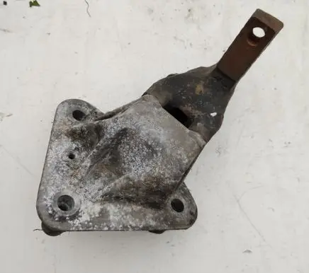 Peugeot 607 Engine mounting bracket 5U3Q6A060AA