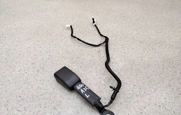 Infiniti Q50 Front seatbelt buckle